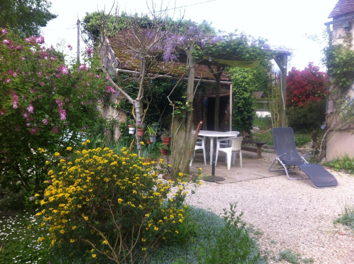 Les 3 Roses Bed & Breakfast Villeneuve-sur-Yonne Ngoại thất bức ảnh
