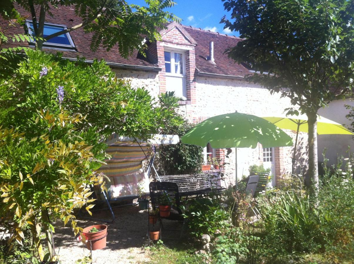 Les 3 Roses Bed & Breakfast Villeneuve-sur-Yonne Ngoại thất bức ảnh