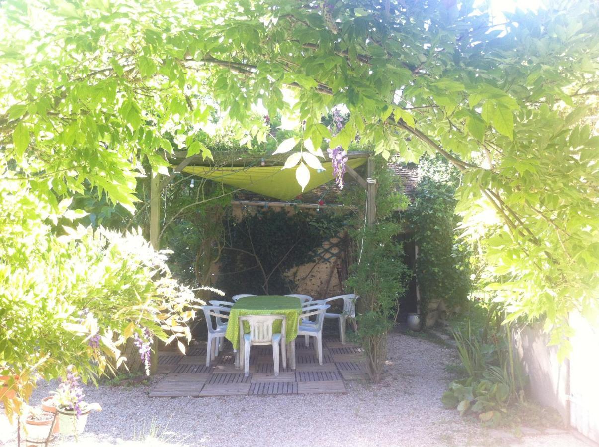 Les 3 Roses Bed & Breakfast Villeneuve-sur-Yonne Ngoại thất bức ảnh
